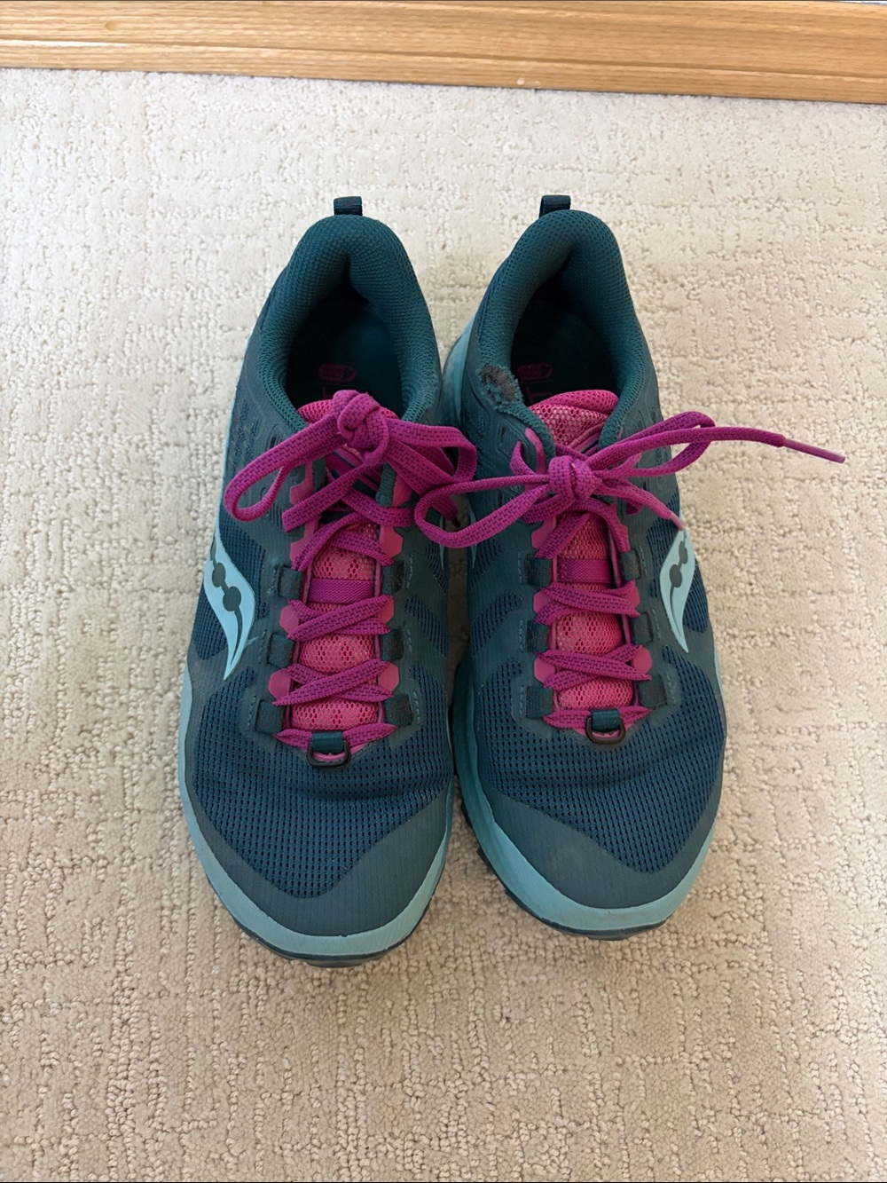 Saucony Women's Teal & Magenta Athletic Running Shoes women’s size 8.5